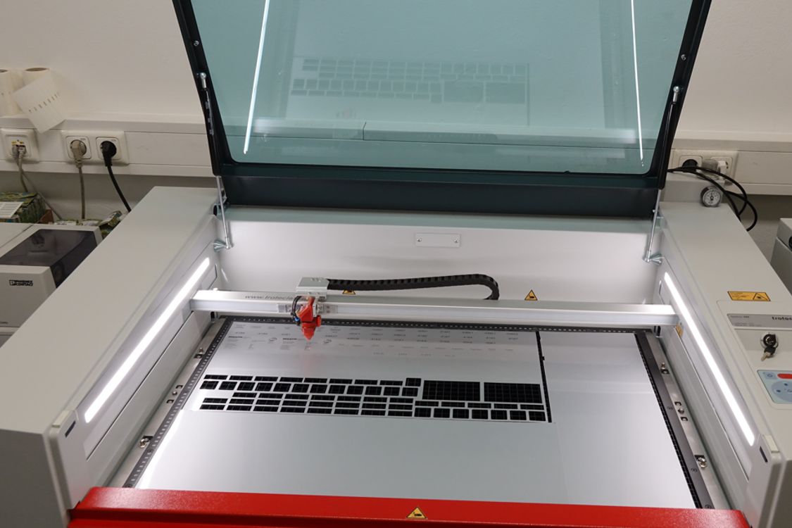 schaltschrank schilder mit lasergravur